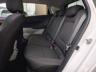 19100 : Hyundai Brive-la-Gaillarde - Garage Pouget - HYUNDAI i20 - i20 - Polar White Métal/Toit/rétros Black - Traction - Essence/Micro-Hybride