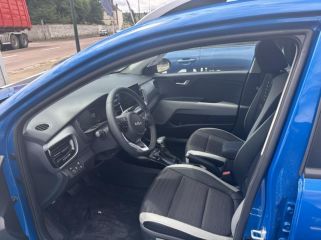 89100 : Hyundai Sens - APS - KIA Stonic - Stonic - Bleu Azur métallisé - Traction - Essence