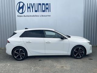 33110 : Hyundai Bordeaux Nord Le Bouscat - Sipa Automobiles - OPEL ASTRA Elegance Business - ASTRA (10/2021) - BLANC - Boîte automatique - Essence / Courant électrique