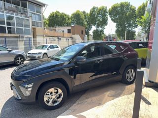 04100 : Hyundai Manosque - Pedinielli - HYUNDAI KONA Intuitive - KONA II - NOIR - Automate sequentiel - Essence / Courant électrique