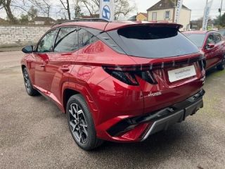 89100 : Hyundai Sens - APS - HYUNDAI Tucson - Tucson - Ultimate Red Métal - Traction - Hybride : Essence/Electrique