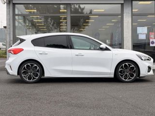 57200 : Hyundai Sarreguemines - Theobald Automobiles - FORD Focus - Focus - Blanc Glacier - Traction - Essence/Micro-Hybride