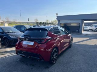 64100 : Hyundai Bayonne - Oceanic Auto - TOYOTA Yaris - Yaris - Bi-ton Rouge Intense / Toit noir - Traction - Hybride : Essence/Electrique