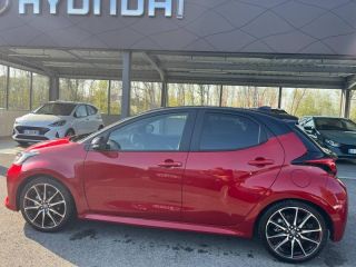 64100 : Hyundai Bayonne - Oceanic Auto - TOYOTA Yaris - Yaris - Bi-ton Rouge Intense / Toit noir - Traction - Hybride : Essence/Electrique