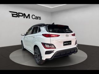 92130 : Hyundai ISSY-LES-MOULINEAUX - BPM Cars - HYUNDAI Kona - Kona - Atlas White/Toit/rétros Black - Traction - Essence/Micro-Hybride