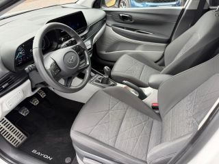 14100 : Hyundai Lisieux - Trajectoire Automobiles - HYUNDAI Bayon - Bayon - Polar White/Toit/rétros Black - Traction - Essence/Micro-Hybride
