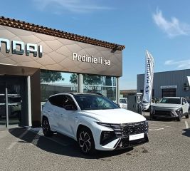 84120 : Hyundai PERTUIS - SA PEDINIELLI - HYUNDAI TUCSON N Line Executive - TUCSON IV - BLANC                                              - Boîte automatique - Essence / Courant électrique