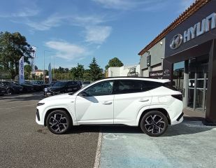 84120 : Hyundai PERTUIS - SA PEDINIELLI - HYUNDAI TUCSON N Line Executive - TUCSON IV - BLANC                                              - Boîte automatique - Essence / Courant électrique