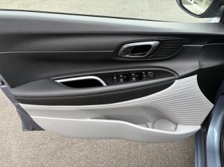 14400 : Hyundai Bayeux - Trajectoire Automobiles - HYUNDAI i20 - i20 - Meta Blue Métal - Traction - Essence