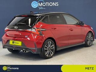 57100 : Hyundai Thionville - Théobald Automobiles - HYUNDAI i20 - i20 - Dragon Red Métal/Toit/rétro Black - Traction - Essence/Micro-Hybride