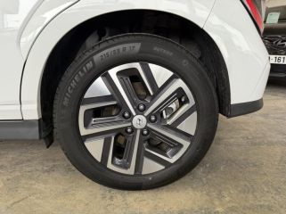 45000 : Hyundai Orléans Motors - HYUNDAI Kona - Kona - Chalk White Métal - Traction - Electrique