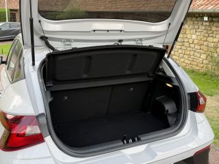 62360 : Hyundai Boulogne-sur-Mer - Garage Du Château - HYUNDAI i20 Intuitive - i20 III - Gris - Boîte manuelle - Essence sans plomb
