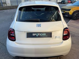 04100 : Hyundai Manosque - Pedinielli - FIAT 500e BERLINE Action - 500 III ELECTRIQUE - Blanc                                              - Automate à fonct. Continu - Courant électrique