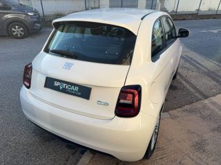 04100 : Hyundai Manosque - Pedinielli - FIAT 500e BERLINE Action - 500 III ELECTRIQUE - Blanc                                              - Automate à fonct. Continu - Courant électrique