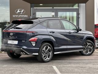 57200 : Hyundai Sarreguemines - Theobald Automobiles - HYUNDAI Kona - Kona - Denim Blue prl mtl/Toit/rétros Black - Traction - Hybride : Essence/Electrique