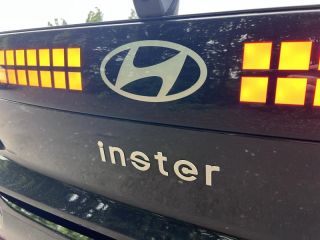41000 : Hyundai Blois - Mondial des Nations - HYUNDAI Inster Cross - Inster Cross - Abyss Black métal perlé - Traction - Electrique