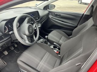 21300 : Hyundai Dijon - Privilège Automobiles - HYUNDAI i20 Initia - i20 III - dragon red - Boîte manuelle - Essence sans plomb