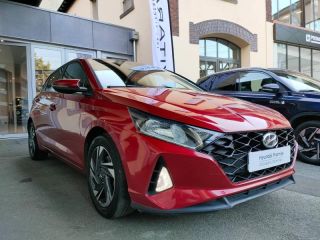 78000 : Hyundai Versailles - SOCOHY - HYUNDAI i20 - i20 - Dragon Red Métal - Traction - Essence/Micro-Hybride