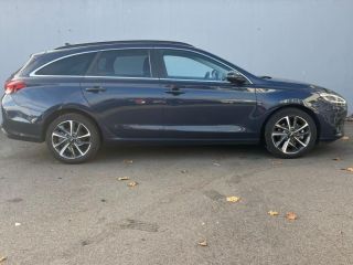 56600 : Hyundai Lorient - Auto Océane - HYUNDAI i30 SW - i30 SW - Sailing Blue métal - Traction - Essence