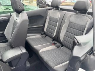 89100 : Hyundai Sens - APS - VOLKSWAGEN T-Roc Cabriolet - T-Roc Cabriolet - Blanc Pur, capote noire - Traction - Essence