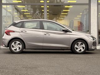 57200 : Hyundai Sarreguemines - Theobald Automobiles - HYUNDAI i20 - i20 - Elemental Brass Métal - Traction - Essence