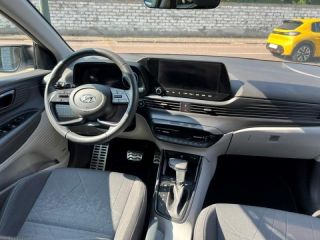 89100 : Hyundai Sens - APS - HYUNDAI Bayon - Bayon - Atlas White/Toit/rétros Black - Traction - Essence/Micro-Hybride