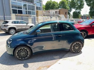 04100 : Hyundai Manosque - Pedinielli - FIAT 500e BERLINE Nouvelle 500 - 500 III ELECTRIQUE - Bleu - Automate à fonct. Continu - Courant électrique