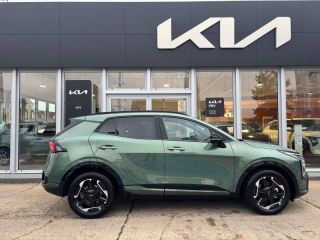 89100 : Hyundai Sens - APS - KIA Sportage - Sportage - Vert Bornéo Métallisée - Traction - Hybride : Essence/Electrique