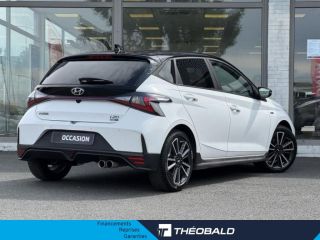 57200 : Hyundai Sarreguemines - Theobald Automobiles - HYUNDAI i20 - i20 - Atlas White Métal/Toit/rétros Black - Traction - Essence/Micro-Hybride