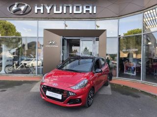 19100 : Hyundai Brive-la-Gaillarde - Garage Pouget - HYUNDAI i10 - i10 - Dragon Red Métal/Toit/rétros Black - Traction - Essence