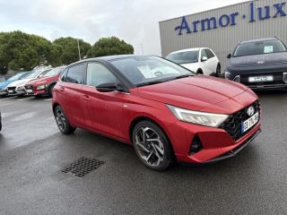 56000 : Hyundai Vannes - Park Lann Automobiles - HYUNDAI i20 - i20 - Dragon Red Métal/Toit/rétro Black - Traction - Essence/Micro-Hybride