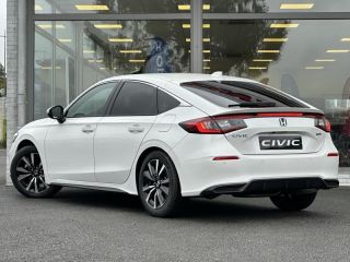 57200 : Hyundai Sarreguemines - Theobald Automobiles - HONDA Civic - Civic - Blanc Platine Nacré - Traction - Hybride : Essence/Electrique