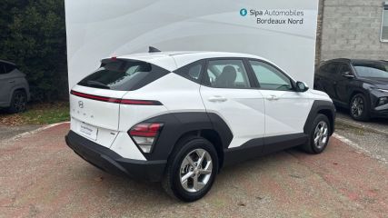 33110 : Hyundai Bordeaux Nord Le Bouscat - Sipa Automobiles - HYUNDAI KONA Intuitive - KONA (02/2023) - BLANC - Automate sequentiel - Essence / Courant électrique