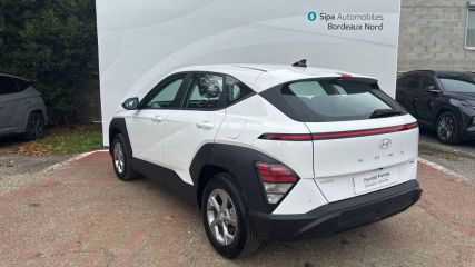 33110 : Hyundai Bordeaux Nord Le Bouscat - Sipa Automobiles - HYUNDAI KONA Intuitive - KONA (02/2023) - BLANC - Automate sequentiel - Essence / Courant électrique