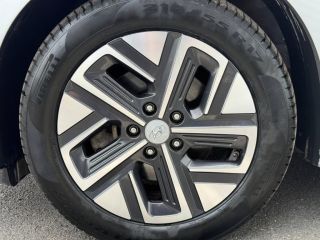 14100 : Hyundai Lisieux - Trajectoire Automobiles - HYUNDAI Kona - Kona - Shimmering Silver Métal - Traction - Electrique