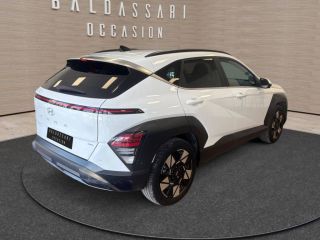 83130 : Hyundai Toulon - Autodif SAS - Groupe BALDASSARI - HYUNDAI KONA Executive - KONA II - BLANC - Automate sequentiel - Essence / Courant électrique