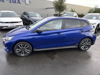 56000 : Hyundai Vannes - Park Lann Automobiles - HYUNDAI i20 - i20 - Intense Blue Métal/Toit/rétro Black - Traction - Essence/Micro-Hybride