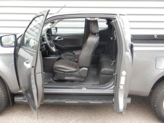 52000 : Hyundai Chaumont - Garage Michel Bazin - ISUZU D-Max - D-Max - Obsidian Gray métalisé - Transmission intégrale enclenc - Diesel