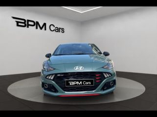 92250 : Hyundai La Garenne-Colombes - BPM Cars - HYUNDAI i10 - i10 - Mangrove Green Métal/Toit/rétros Black - Traction - Essence