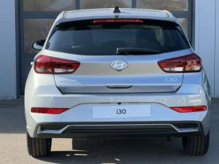 57685 : Hyundai Metz - Theobald Automobiles - HYUNDAI i30 - i30 - Shimmering Sylver métal - Traction - Essence