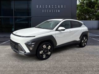 83130 : Hyundai Toulon - Autodif SAS - Groupe BALDASSARI - HYUNDAI KONA Creative - KONA II - BLANC - Automate sequentiel - Essence / Courant électrique