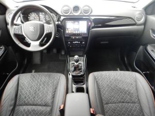 52000 : Hyundai Chaumont - Garage Michel Bazin - SUZUKI Vitara - Vitara - So'Color Ice Grayish Blue/Black métal - Traction - Essence/Micro-Hybride