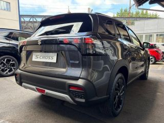 78000 : Hyundai Versailles - SOCOHY - SUZUKI S-Cross - S-Cross - Titan Dark Gray métallisée - Transmission intégrale - Essence/Micro-Hybride