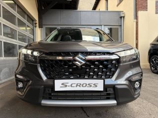 78000 : Hyundai Versailles - SOCOHY - SUZUKI S-Cross - S-Cross - Titan Dark Gray métallisée - Transmission intégrale - Essence/Micro-Hybride