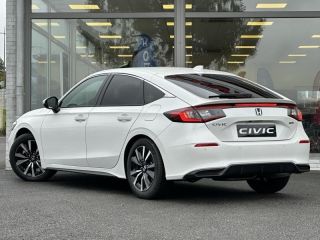 57200 : Hyundai Sarreguemines - Theobald Automobiles - HONDA Civic - Civic - Blanc Platine Nacré - Traction - Hybride : Essence/Electrique