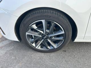 14100 : Hyundai Lisieux - Trajectoire Automobiles - HYUNDAI i30 SW - i30 SW - Serenity White métal - Traction - Essence