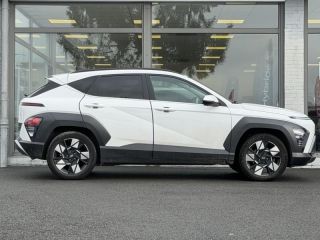57200 : Hyundai Sarreguemines - Theobald Automobiles - HYUNDAI Kona - Kona - Atlas White - Traction - Hybride : Essence/Electrique