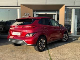 72100 : Hyundai Le Mans - GCA LE MANS - HYUNDAI Kona - Kona - Sunset Red Métal - Traction - Electrique