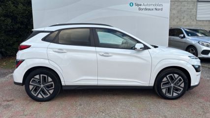 33110 : Hyundai Bordeaux Nord Le Bouscat - Sipa Automobiles - HYUNDAI KONA ELECTRIC Intuitive - KONA ELECTRIC (12/2020) - BLANC - Automate à fonct. Continu - Courant électrique